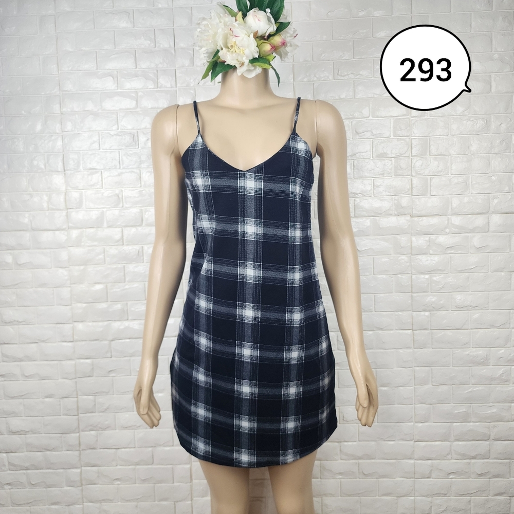 Medium Black White V-Neck Dress | Chic Casual Mini Dress for Women